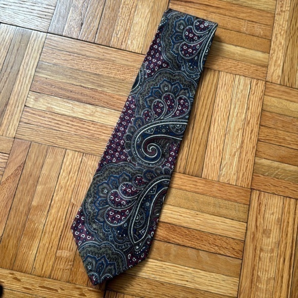 Men’s halston neck‎ tie maroon/ blue design